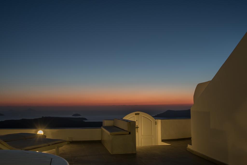 Karpimo Horizon - Caldera View With Private Hot Tub Villa Firostefani Room photo