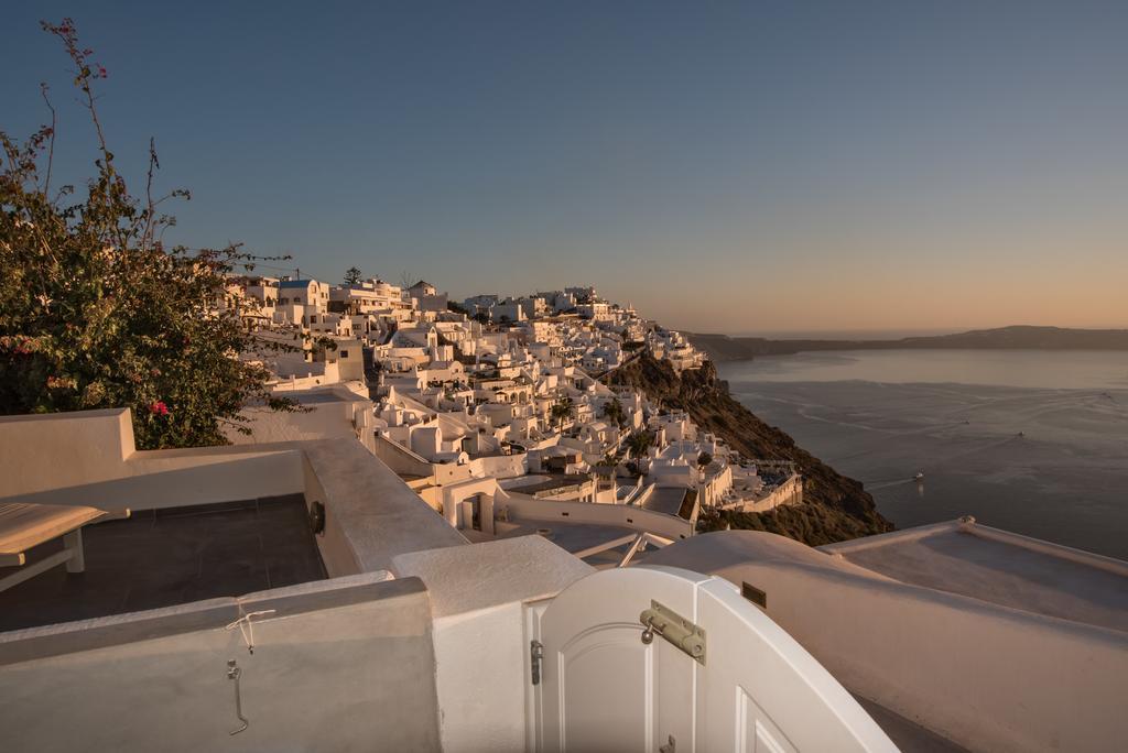 Karpimo Horizon - Caldera View With Private Hot Tub Villa Firostefani Exterior photo