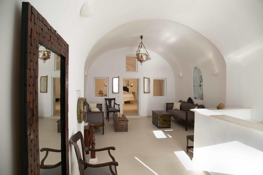 Karpimo Horizon - Caldera View With Private Hot Tub Villa Firostefani Room photo